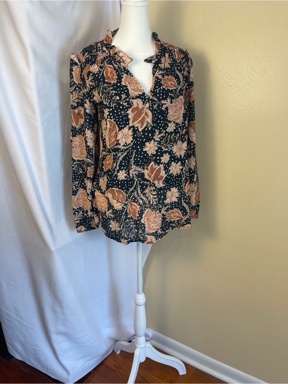 Spartina 449 Black Floral Leaf Boho Blouse S Smocked V Neck Tunic Top Romantic